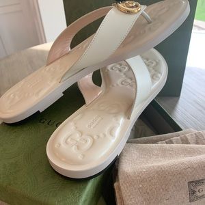 Gucci Thong Leather Sandals Mystic White